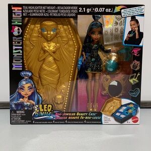 Monster High®: Cleo De Nile™ Doll with Boo-Jewelled Beauty Case Playset-New
